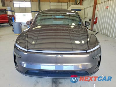 Piąte zdjęcie samochodu w środku: 2026 TESLA MODEL Y VIN:7SAYGDEE2TA636256 - miniatura