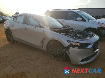 Czwarte zdjęcie samochodu z boku: 2025 MAZDA 3 SELECT SPORT VIN:JM1BPABM3S1774458 - miniatura