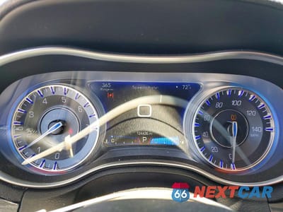 Zdjęcie 9 z 13 samochodu: 2018 CHRYSLER 300 TOURING VIN:2C3CCAAG4JH341070 - miniatura