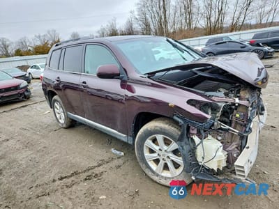 Czwarte zdjęcie samochodu z boku: 2013 TOYOTA HIGHLANDER SE VIN:5TDBK3EH6DS188884 - miniatura