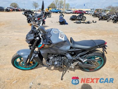 Trzecie zdjęcie samochodu z tyłu: 2023 YAMAHA MT09 VIN:JYARN71E3PA005625 - miniatura