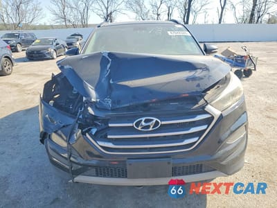 Piąte zdjęcie samochodu w środku: 2017 HYUNDAI TUCSON VALUE VIN:KM8J33A26HU549263 - miniatura