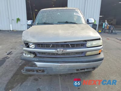 Piąte zdjęcie samochodu w środku: 2000 CHEVROLET SILVERADO K1500 VIN:1GCEK14T5YZ355134 - miniatura