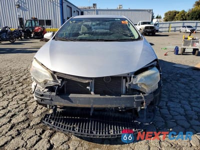 Piąte zdjęcie samochodu w środku: 2016 TOYOTA COROLLA LE VIN:5YFBURHE3GP514345 - miniatura