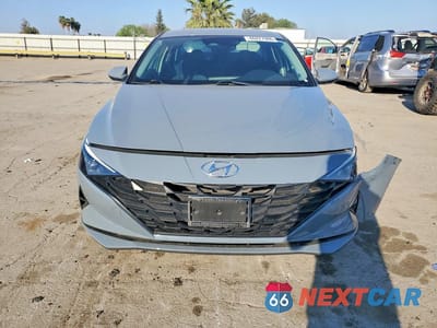 Piąte zdjęcie samochodu w środku: 2023 HYUNDAI ELANTRA SE VIN:KMHLL4AG2PU379394 - miniatura