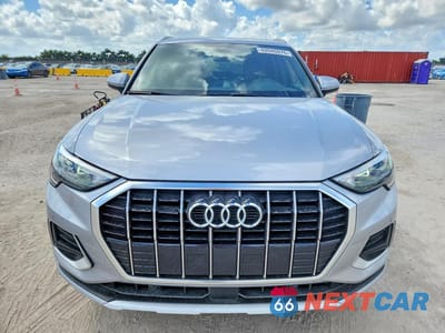 Piąte zdjęcie samochodu w środku: 2020 AUDI Q3 PREMIUM VIN:WA1AECF37L1073562 - miniatura