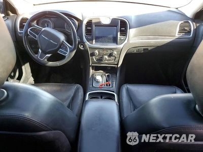 Zdjęcie 8 z 12 samochodu: 2018 CHRYSLER 300 TOURING VIN:2C3CCAAG4JH283381 - miniatura
