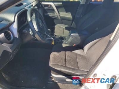 Zdjęcie 7 z 12 samochodu: 2018 TOYOTA RAV4 LE VIN:JTMZFREV3JJ212241 - miniatura