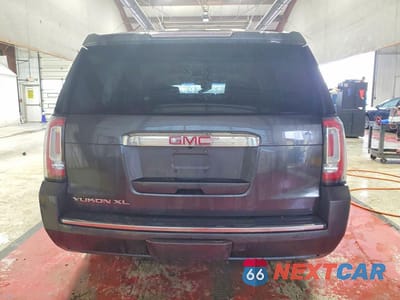 Zdjęcie 6 z 12 samochodu: 2017 GMC YUKON XL DENALI VIN:1GKS2HKJ7HR365911 - miniatura