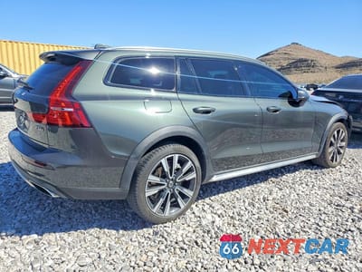 Trzecie zdjęcie samochodu z tyłu: 2022 VOLVO V60 CROSS COUNTRY T5 MOMENTUM VIN:YV4102WK7N2092595 - miniatura