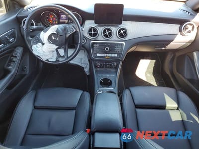 Zdjęcie 8 z 12 samochodu: 2019 MERCEDES-BENZ CLA 250 VIN:WDDSJ4EB9KN752671 - miniatura