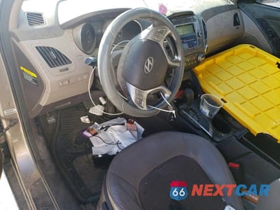 Zdjęcie 8 z 14 samochodu: 2011 HYUNDAI TUCSON GLS VIN:KM8JU3AC8BU173940 - miniatura