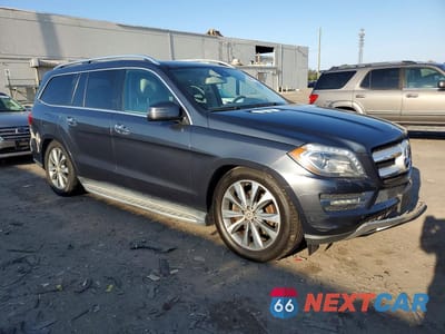 Czwarte zdjęcie samochodu z boku: 2015 MERCEDES-BENZ GL 450 4MATIC VIN:4JGDF6EEXFA507526 - miniatura