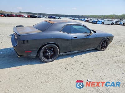 Trzecie zdjęcie samochodu z tyłu: 2010 DODGE CHALLENGER SRT-8 VIN:2B3CJ7DW1AH142664 - miniatura