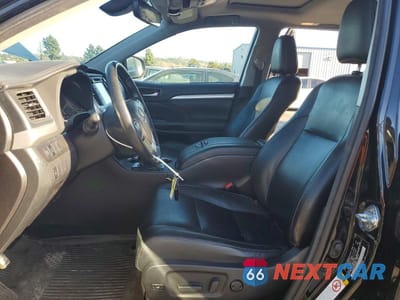 Zdjęcie 7 z 14 samochodu: 2018 TOYOTA HIGHLANDER XLE VIN:5TDJZRFH9JS858089 - miniatura