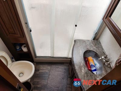 Zdjęcie 8 z 10 samochodu: 2017 JAYCO PINNACLE CAMPER VIN:1UJCJ0BV8H1RG0073 - miniatura