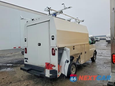 Trzecie zdjęcie samochodu z tyłu: 2024 CHEVROLET EXPRESS UTILITY / SERVICE TRUCK VIN:1GB0GRFP3R1177884 - miniatura