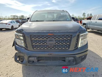 Piąte zdjęcie samochodu w środku: 2018 NISSAN TITAN PRO-4X VIN:1N6AA1E51JN547579 - miniatura