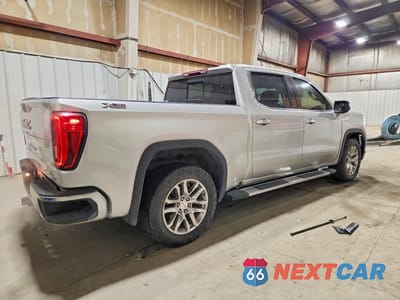 Trzecie zdjęcie samochodu z tyłu: 2020 GMC SIERRA K1500 SLT VIN:3GTU9DEL5LG202740 - miniatura