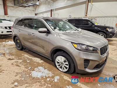 Czwarte zdjęcie samochodu z boku: 2019 KIA SORENTO LX VIN:5XYPGDA39KG463374 - miniatura