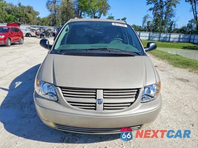 Piąte zdjęcie samochodu w środku: 2005 DODGE GRAND CARAVAN SXT VIN:2D4GP44L95R361569 - miniatura