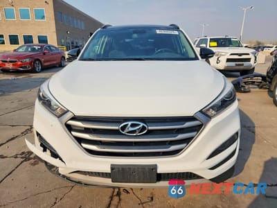 Piąte zdjęcie samochodu w środku: 2017 HYUNDAI TUCSON NIGHT VIN:KM8J3CA24HU553943 - miniatura