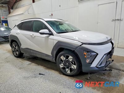 Czwarte zdjęcie samochodu z boku: 2025 HYUNDAI KONA SEL VIN:KM8HB3AB4SU203382 - miniatura