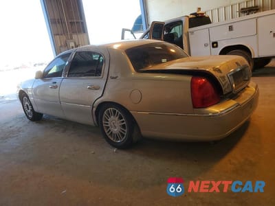 Drugie zdjęcie samochodu z przodu: 2010 LINCOLN TOWN CAR SIGNATURE LIMITED VIN:2LNBL8CV5AX613381 - miniatura