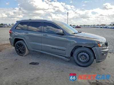 Czwarte zdjęcie samochodu z boku: 2019 JEEP GRAND CHEROKEE LAREDO VIN:1C4RJEAG6KC704539 - miniatura