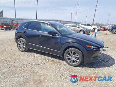 Czwarte zdjęcie samochodu z boku: 2022 MAZDA CX-30 PREMIUM VIN:3MVDMBDL4NM459069 - miniatura