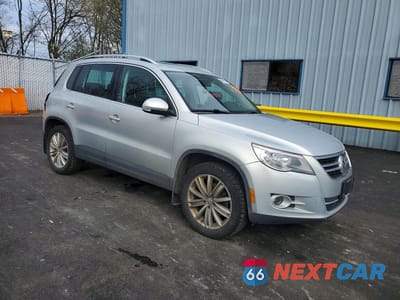 Czwarte zdjęcie samochodu z boku: 2011 VOLKSWAGEN TIGUAN S VIN:WVGBV7AX2BW513941 - miniatura