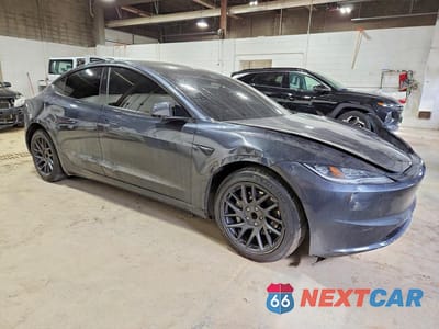 Czwarte zdjęcie samochodu z boku: 2025 TESLA MODEL 3 VIN:5YJ3E1EA8SF012682 - miniatura