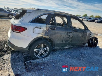 Trzecie zdjęcie samochodu z tyłu: 2020 MERCEDES-BENZ GLC 300 4MATIC VIN:W1N0G8EB5LF784397 - miniatura