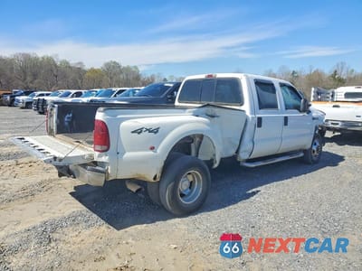 Trzecie zdjęcie samochodu z tyłu: 2002 FORD F350 SUPER DUTY VIN:1FTWW33SX2EA65581 - miniatura