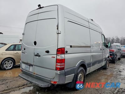 Trzecie zdjęcie samochodu z tyłu: 2010 MERCEDES-BENZ SPRINTER 2500 VIN:WD3PE7CC8A5497201 - miniatura