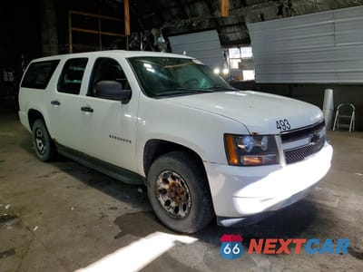Czwarte zdjęcie samochodu z boku: 2010 CHEVROLET SUBURBAN C1500 LS VIN:1GNUCHE07AR100830 - miniatura