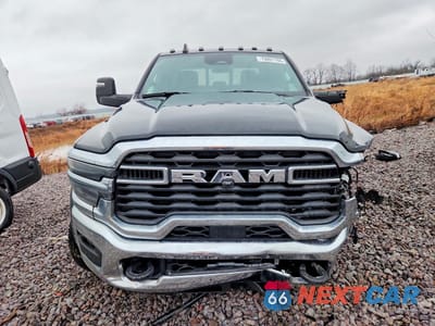 Piąte zdjęcie samochodu w środku: 2025 RAM 5500 VIN:3C7WRNEL9SG571598 - miniatura