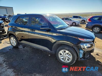 Czwarte zdjęcie samochodu z boku: 2022 HYUNDAI VENUE SE VIN:KMHRB8A31NU174857 - miniatura