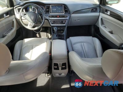 Zdjęcie 8 z 11 samochodu: 2019 HYUNDAI SONATA PLUG-IN HYBRID LIMITED VIN:KMHE54L25KA094316 - miniatura