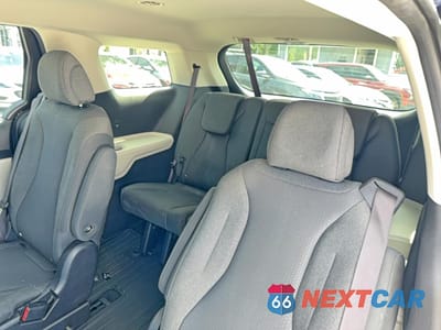 Zdjęcie 11 z 12 samochodu: 2023 KIA CARNIVAL LX VIN:KNDNB4H37P6215209 - miniatura