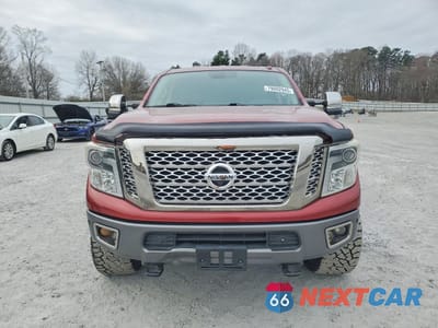 Piąte zdjęcie samochodu w środku: 2017 NISSAN TITAN XD PLATINUM RESERVE VIN:1N6BA1F4XHN570718 - miniatura