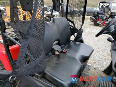 Piąte zdjęcie samochodu w środku: 2015 HONDA SXS500 M M VIN:1HFVE0301F4000356 - miniatura