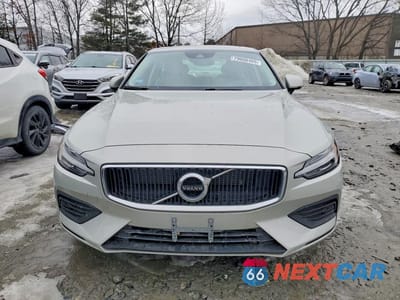Piąte zdjęcie samochodu w środku: 2020 VOLVO S60 T5 MOMENTUM VIN:7JR102FK9LG063801 - miniatura
