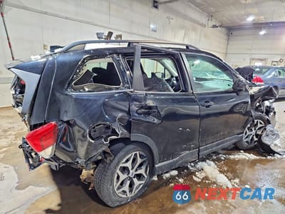 Trzecie zdjęcie samochodu z tyłu: 2020 SUBARU FORESTER PREMIUM VIN:JF2SKAGC0LH510607 - miniatura