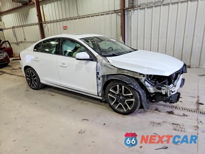Czwarte zdjęcie samochodu z boku: 2017 VOLVO S60 VIN:YV126MFL4H2422850 - miniatura
