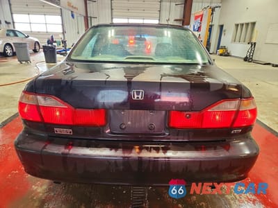 Zdjęcie 6 z 12 samochodu: 1998 HONDA ACCORD 4D DX VIN:1HGCG165XWA014378 - miniatura