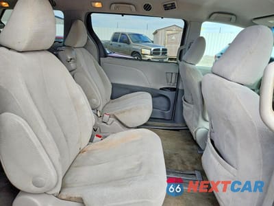 Zdjęcie 11 z 14 samochodu: 2014 TOYOTA SIENNA LE 8-PASSENGER VIN:5TDKK3DC7ES497822 - miniatura