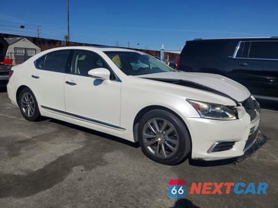 Czwarte zdjęcie samochodu z boku: 2014 LEXUS LS 460 BASE VIN:JTHBL5EF8E5125301 - miniatura