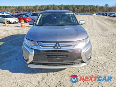 Piąte zdjęcie samochodu w środku: 2018 MITSUBISHI OUTLANDER SE VIN:JA4AD3A3XJZ016300 - miniatura