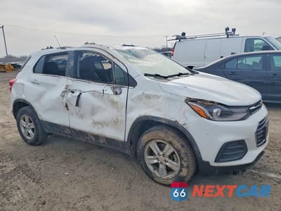 Czwarte zdjęcie samochodu z boku: 2019 CHEVROLET TRAX 1LT VIN:KL7CJPSB7KB830531 - miniatura
